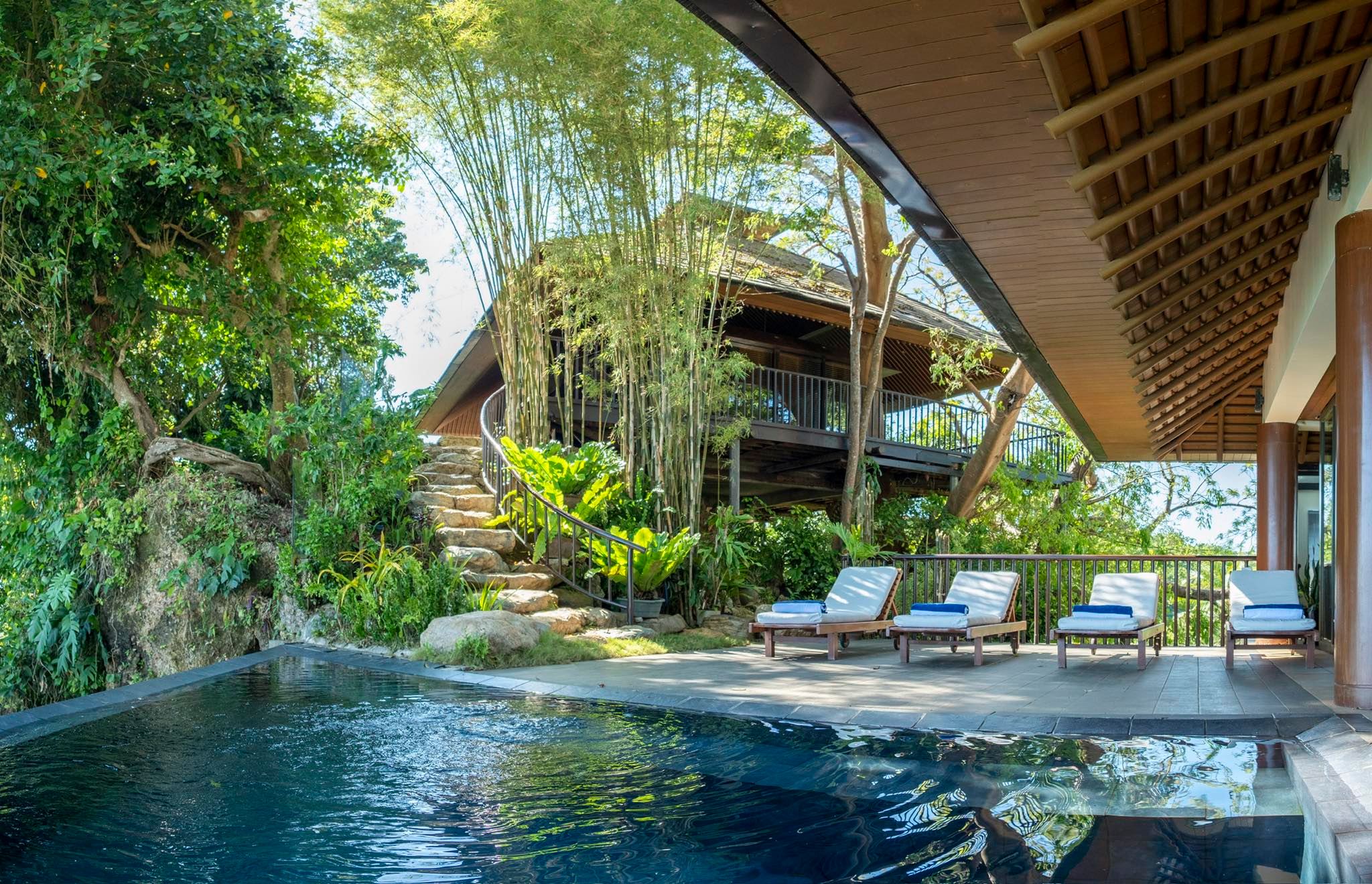 Palm Retreat outdoor terrace view